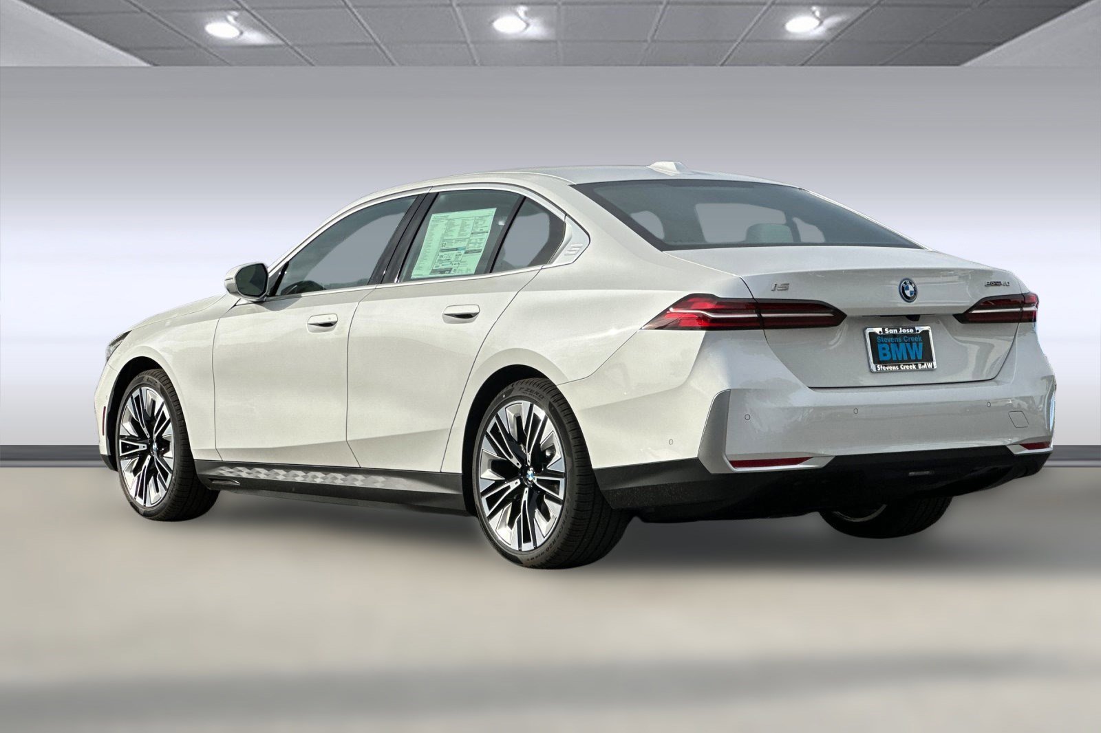 New 2026 BMW i5 eDrive40 image 3