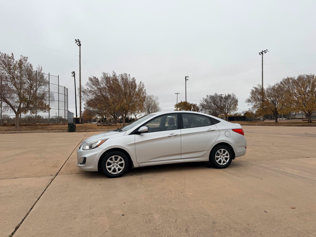 Used 2013 Hyundai Accent GLS FWD image 2