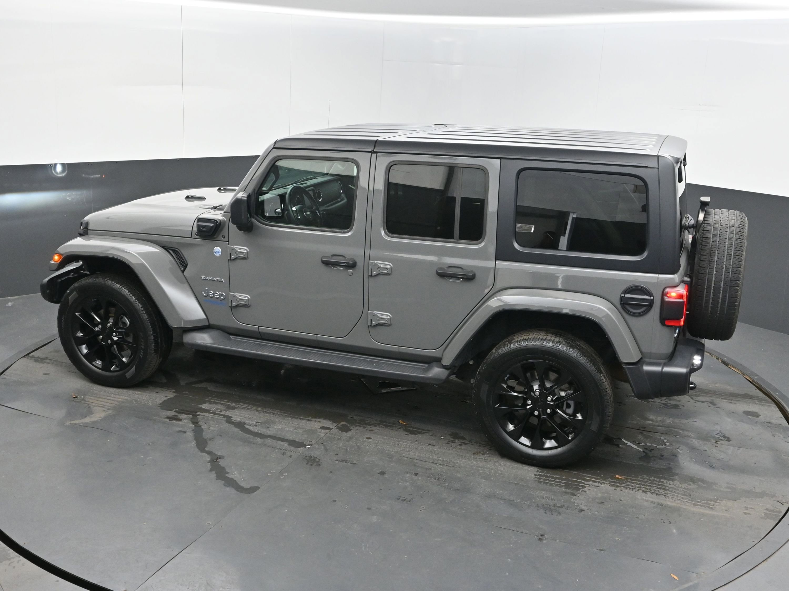 Used 2021 Jeep Wrangler Unlimited Sahara w/ Cold Weather Group image 33