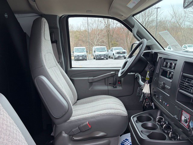 New 2026 GMC Savana 2500 w/ Driver Convenience Package RWD image 32