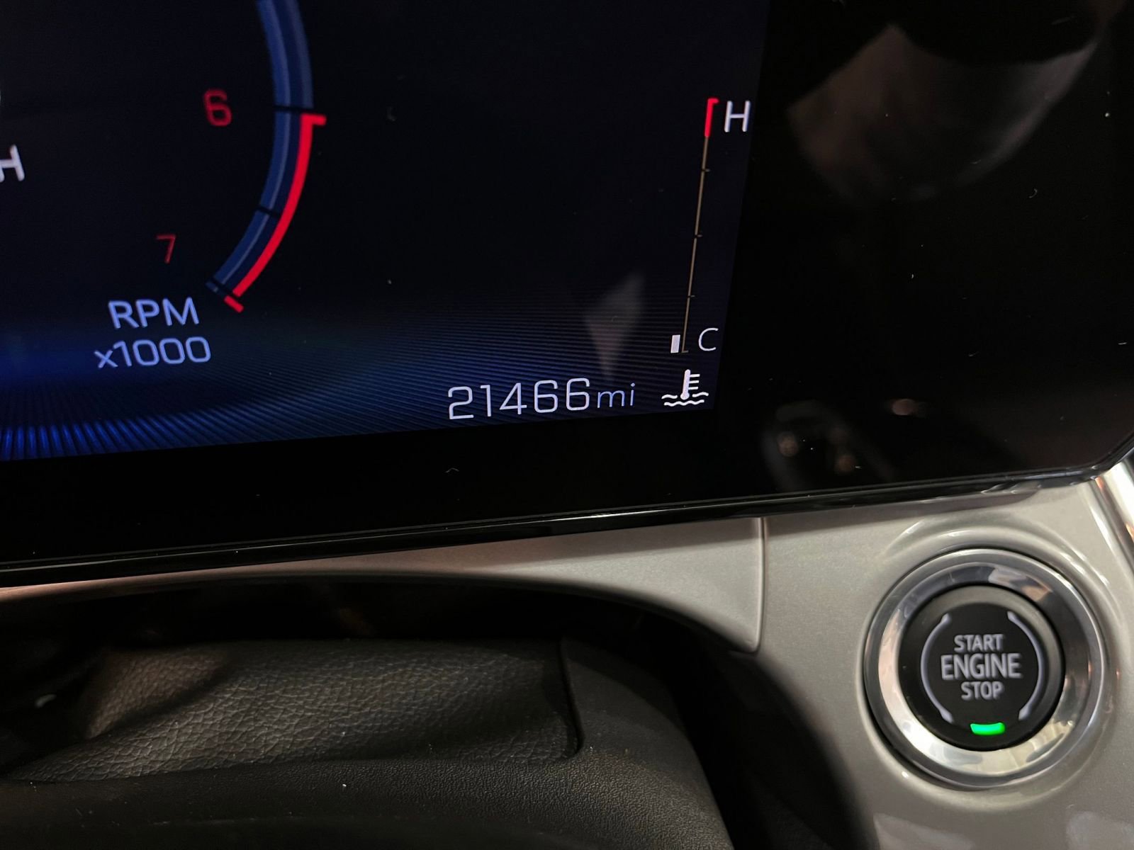 Used 2025 Chevrolet Trax LT w/ LT Convenience Package FWD image 39