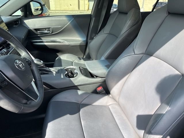 Used 2023 Toyota Venza Nightshade image 10
