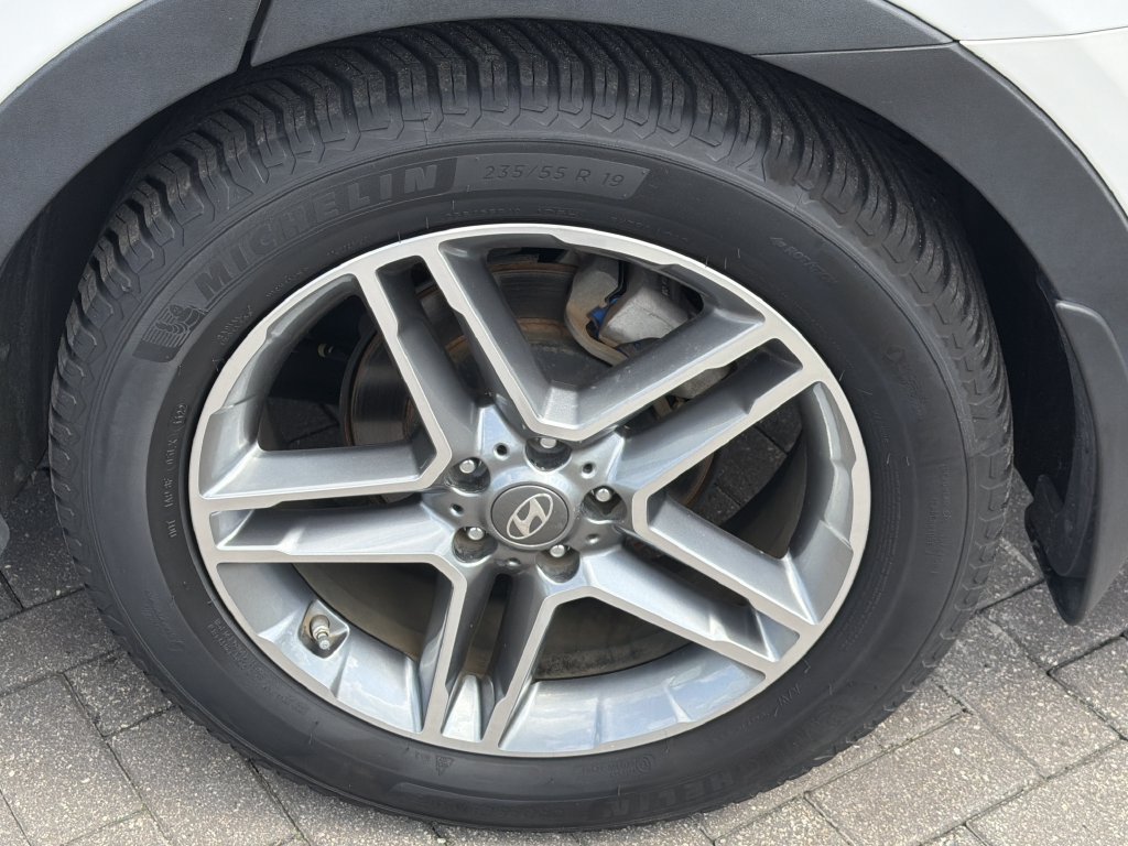 Used 2017 Hyundai Santa Fe FWD image 36