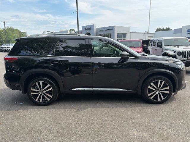 Used 2024 Nissan Pathfinder Platinum w/ Cargo Package AWD/4WD image 7