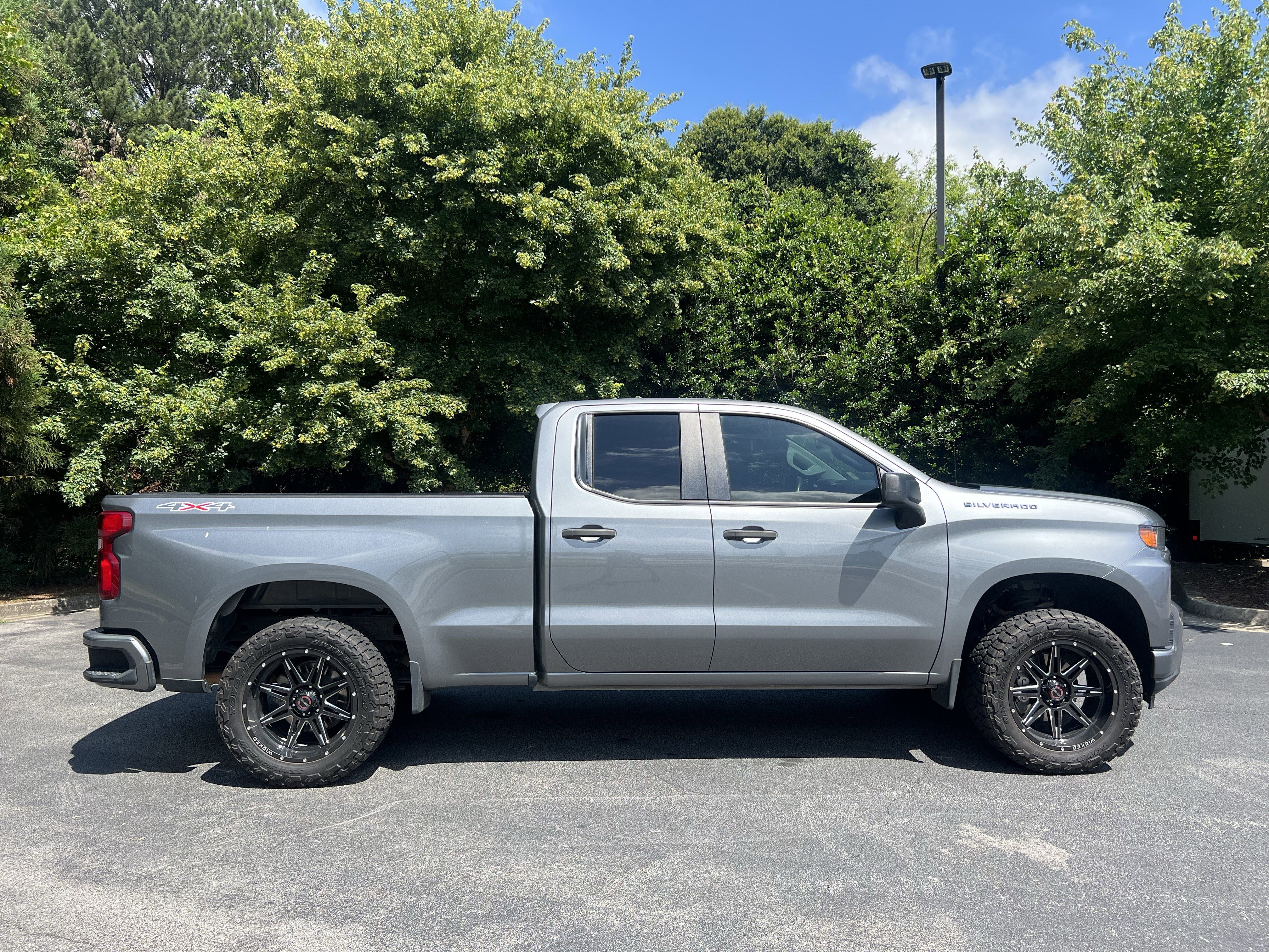 Used 2020 Chevrolet Silverado 1500 Custom w/ Custom Value Package AWD/4WD image 10