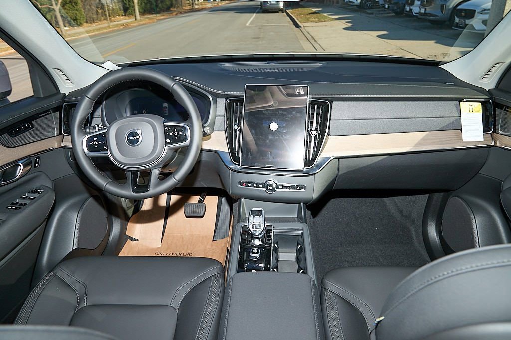 New 2026 Volvo XC90 B6 Plus w/ Protection Package image 24