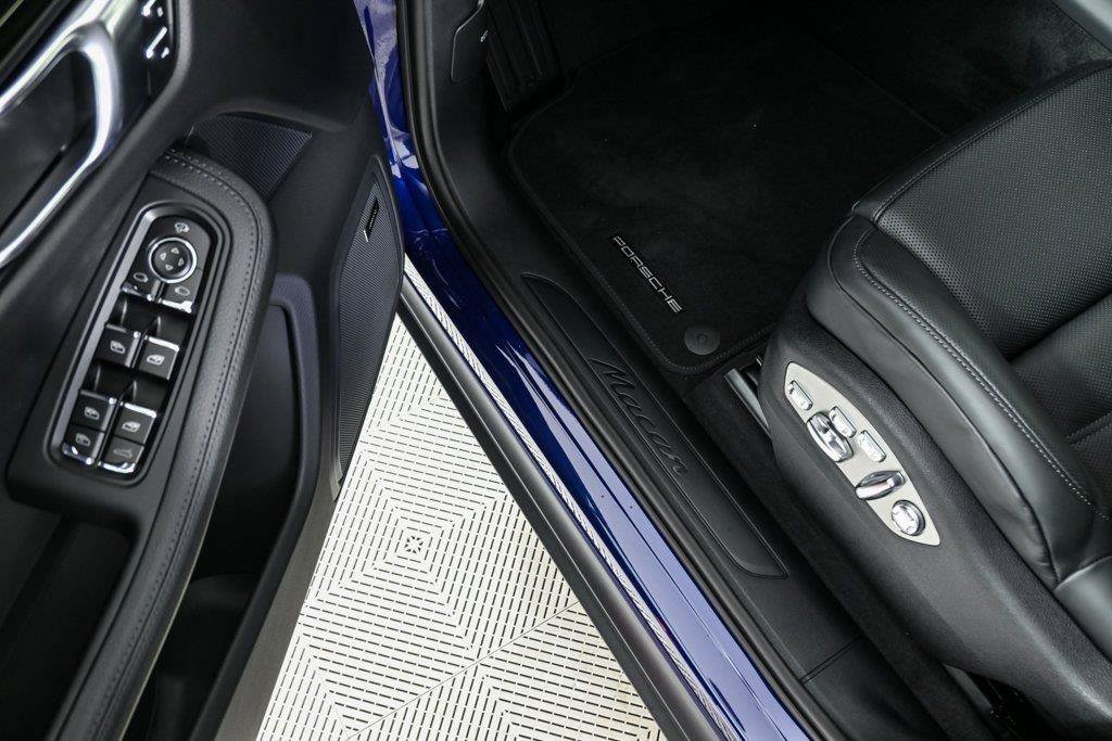 Used 2026 Porsche Macan AWD/4WD image 8