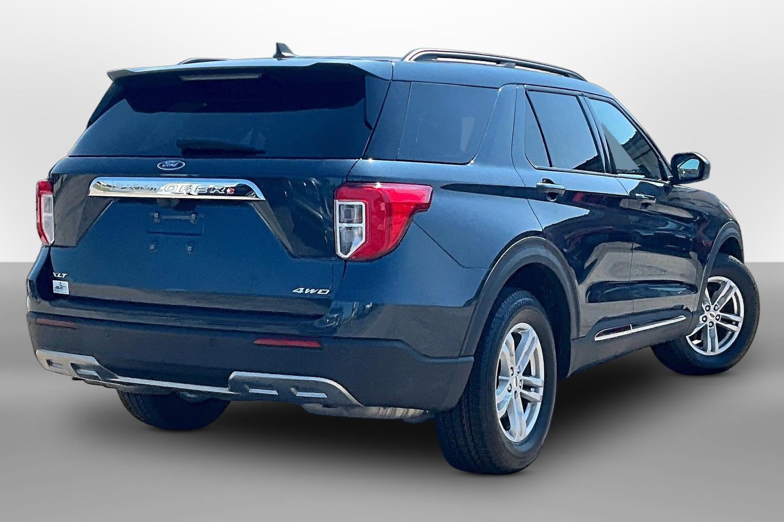 Used 2023 Ford Explorer XLT w/ Equipment Group 202A AWD/4WD image 11