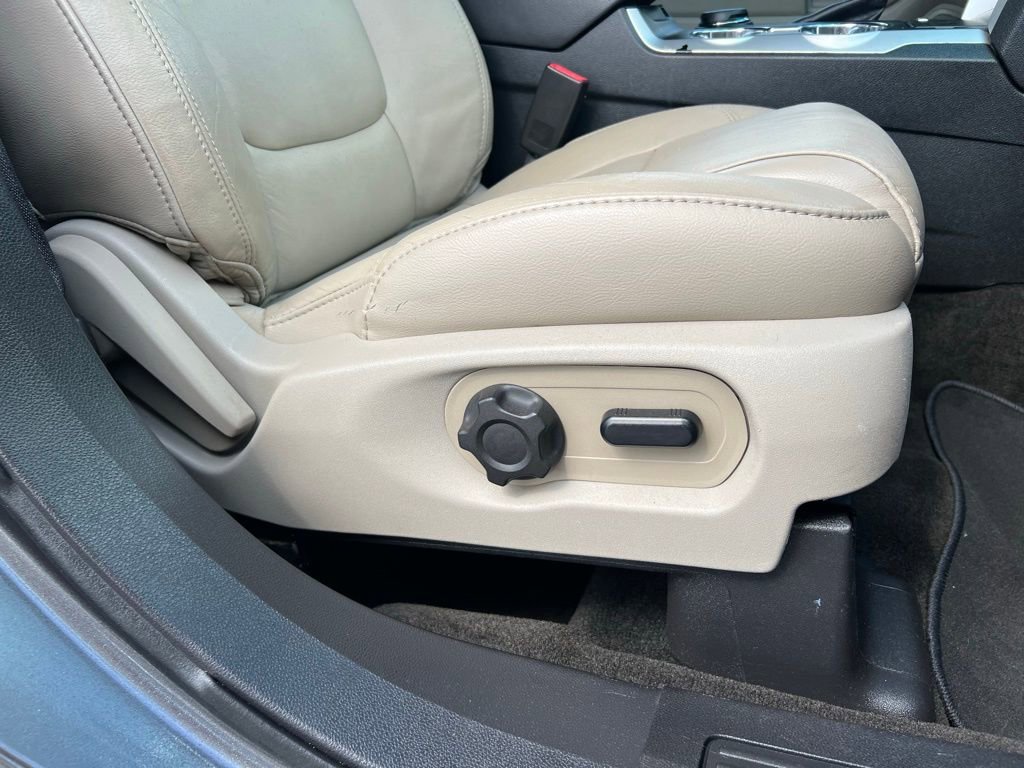 Used 2015 Ford Explorer XLT w/ Equipment Group 202A AWD/4WD image 23