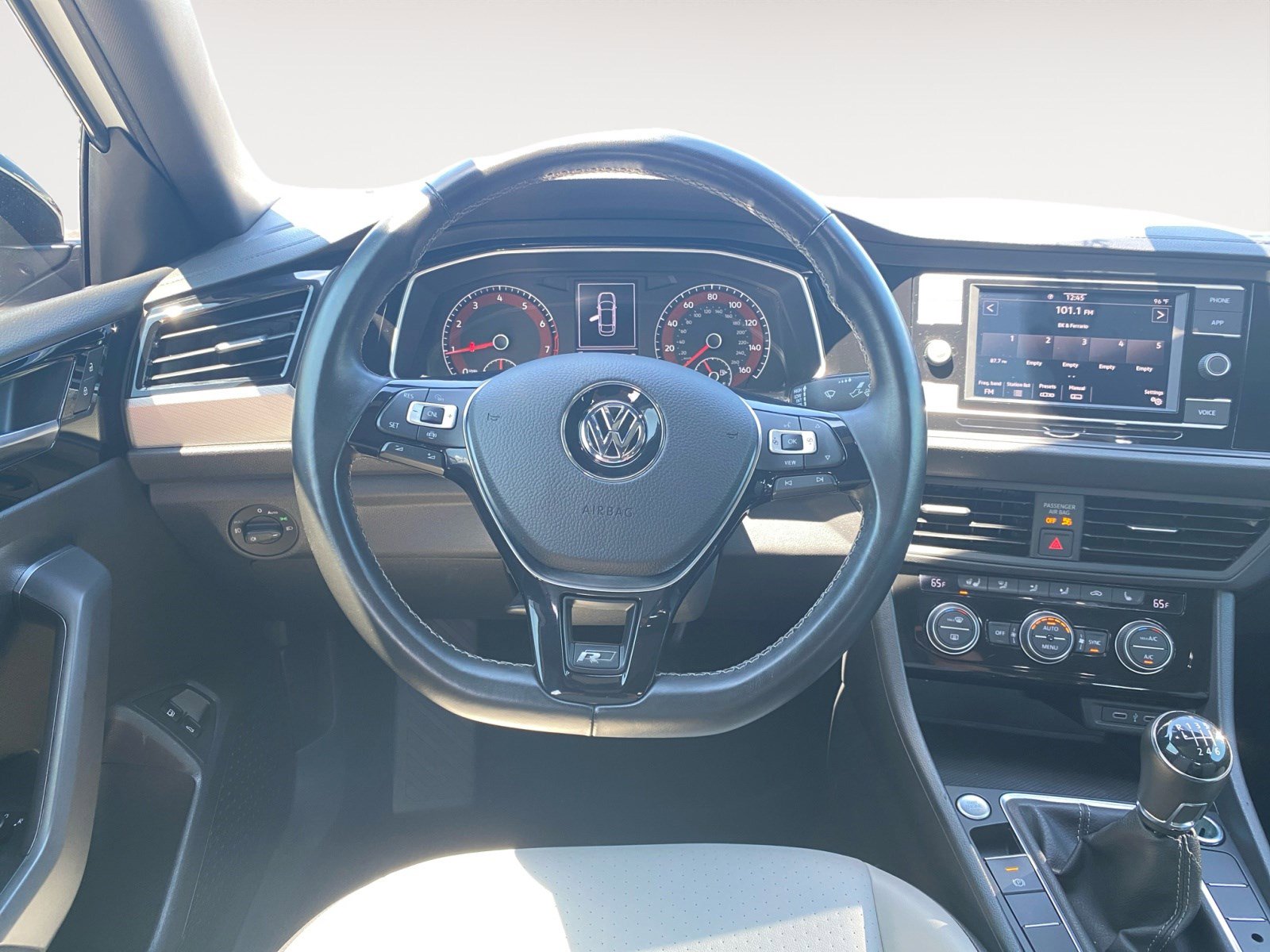 Used 2020 Volkswagen Jetta R-Line w/ R-Line Cold Weather Package FWD image 9