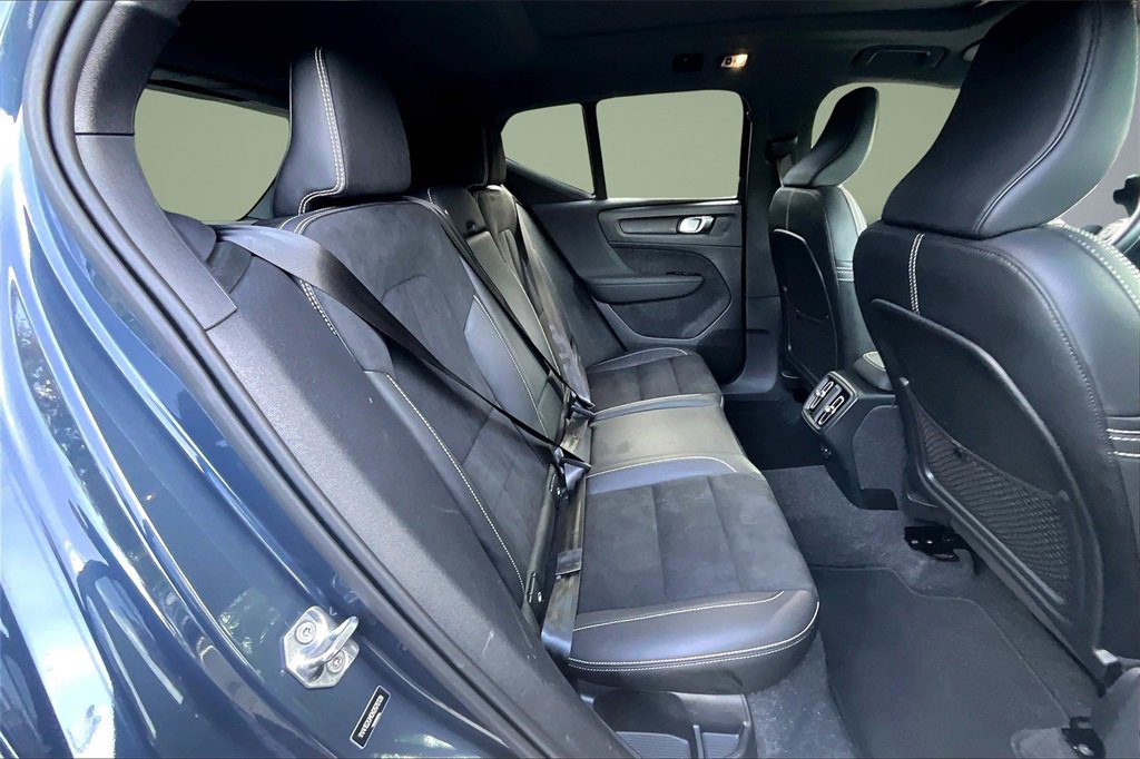 Used 2022 Volvo XC40 T5 R-Design image 23