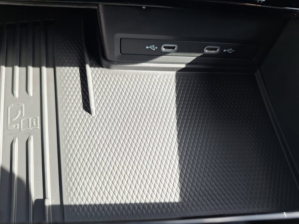 New 2026 Volkswagen Atlas Cross Sport SEL Premium R-Line image 17