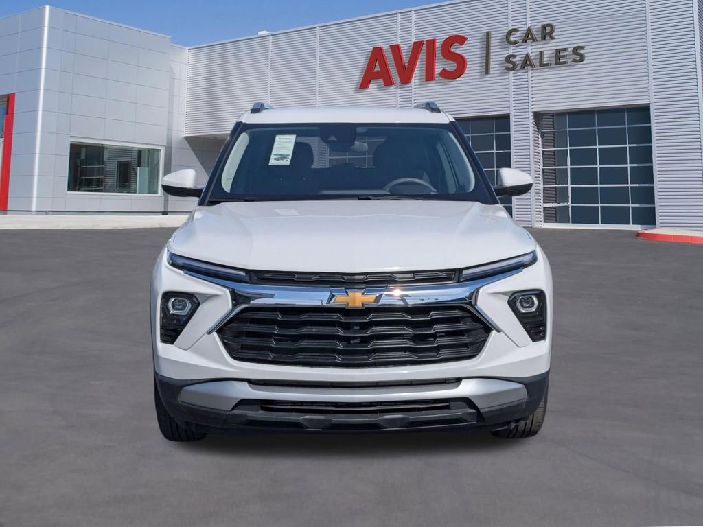 Used 2025 Chevrolet TrailBlazer LT image 2