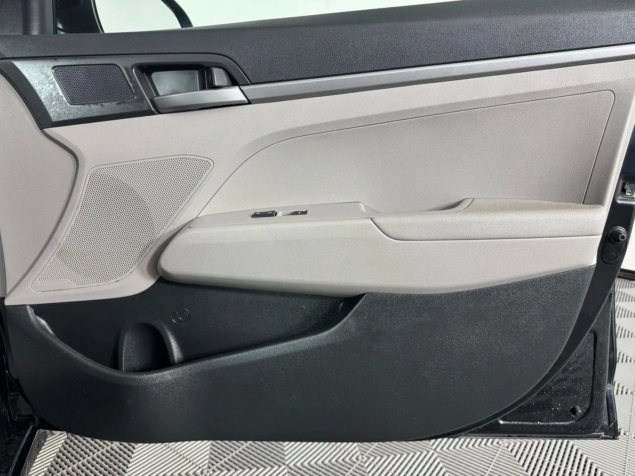 Used 2018 Hyundai Elantra SE w/ Cargo Package FWD image 34