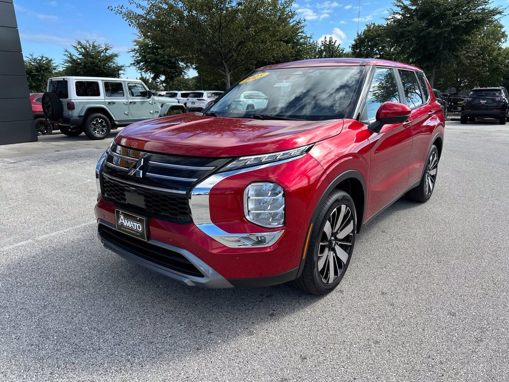 Used 2025 Mitsubishi Outlander SE AWD/4WD image 3