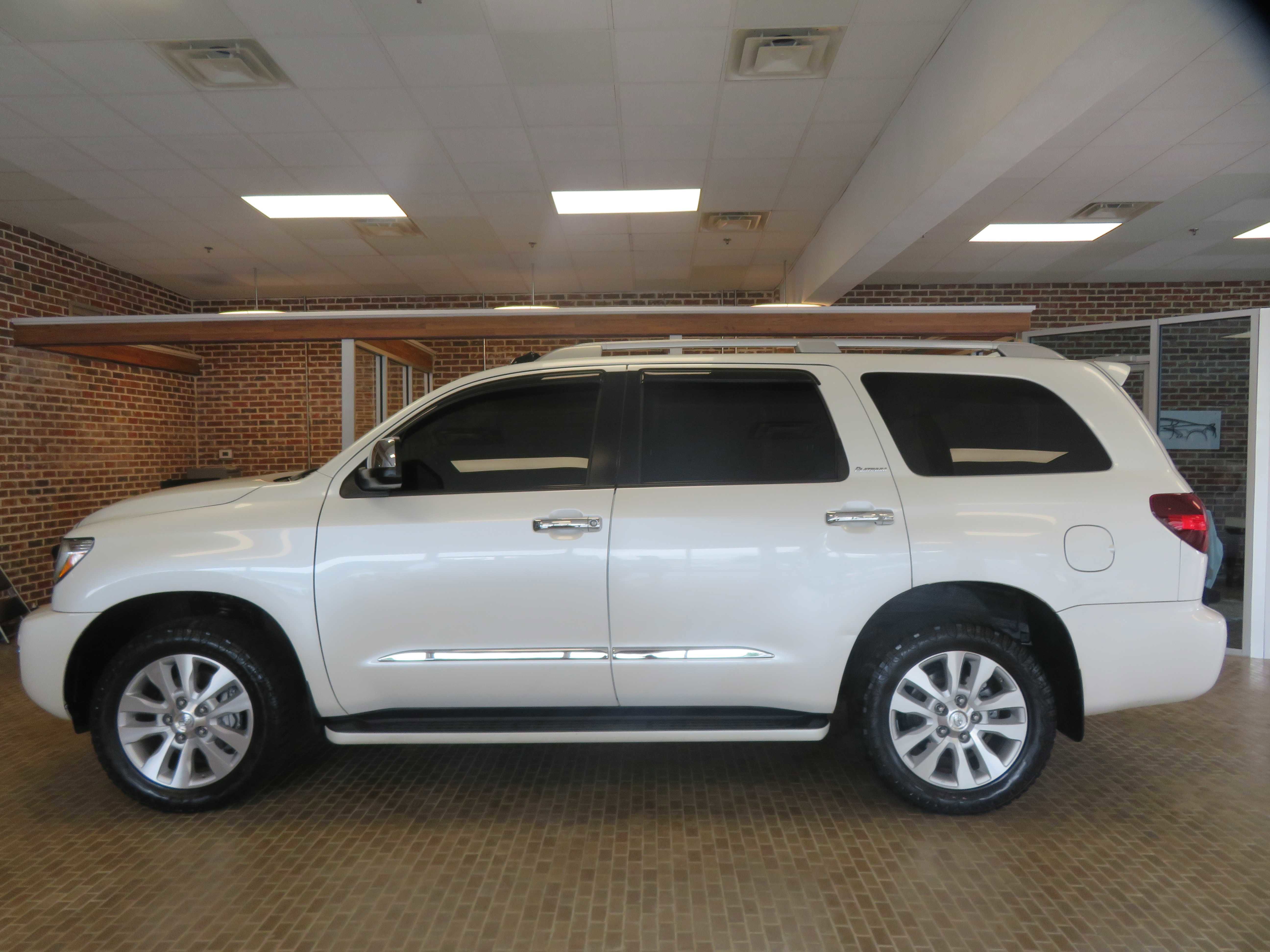 Used 2018 Toyota Sequoia Platinum AWD/4WD image 91