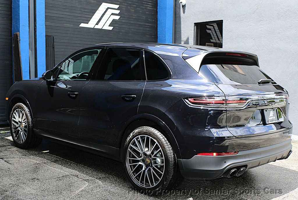 Used 2022 Porsche Cayenne Platinum Edition AWD/4WD image 5