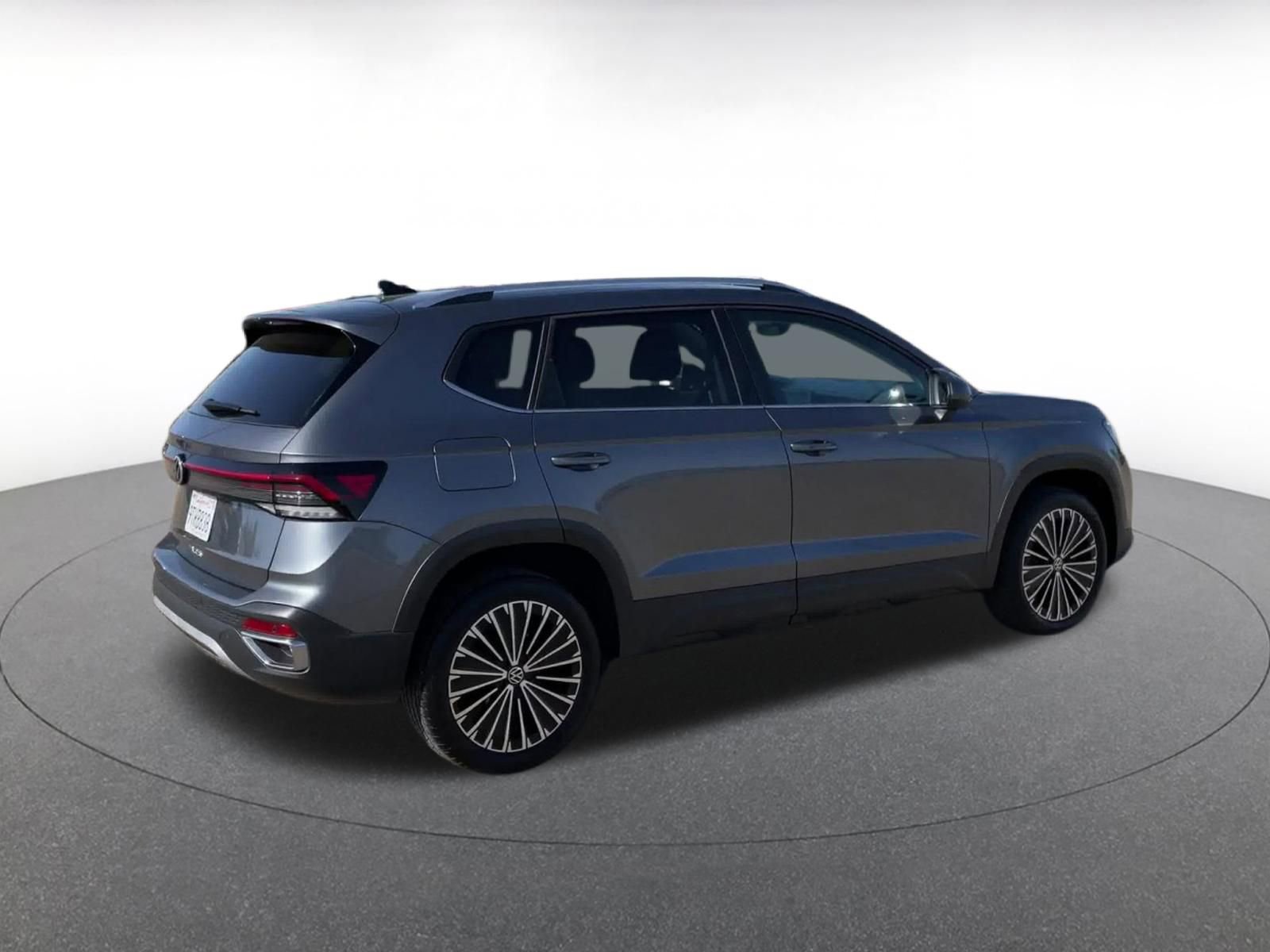 Used 2025 Volkswagen Taos SE image 15