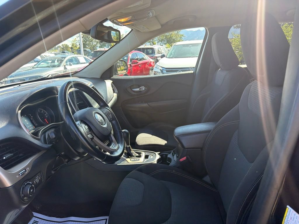 Used 2016 Jeep Cherokee Latitude w/ Cold Weather Group AWD/4WD image 23