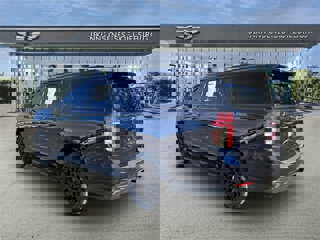 Used 2021 Chevrolet Suburban RST image 6