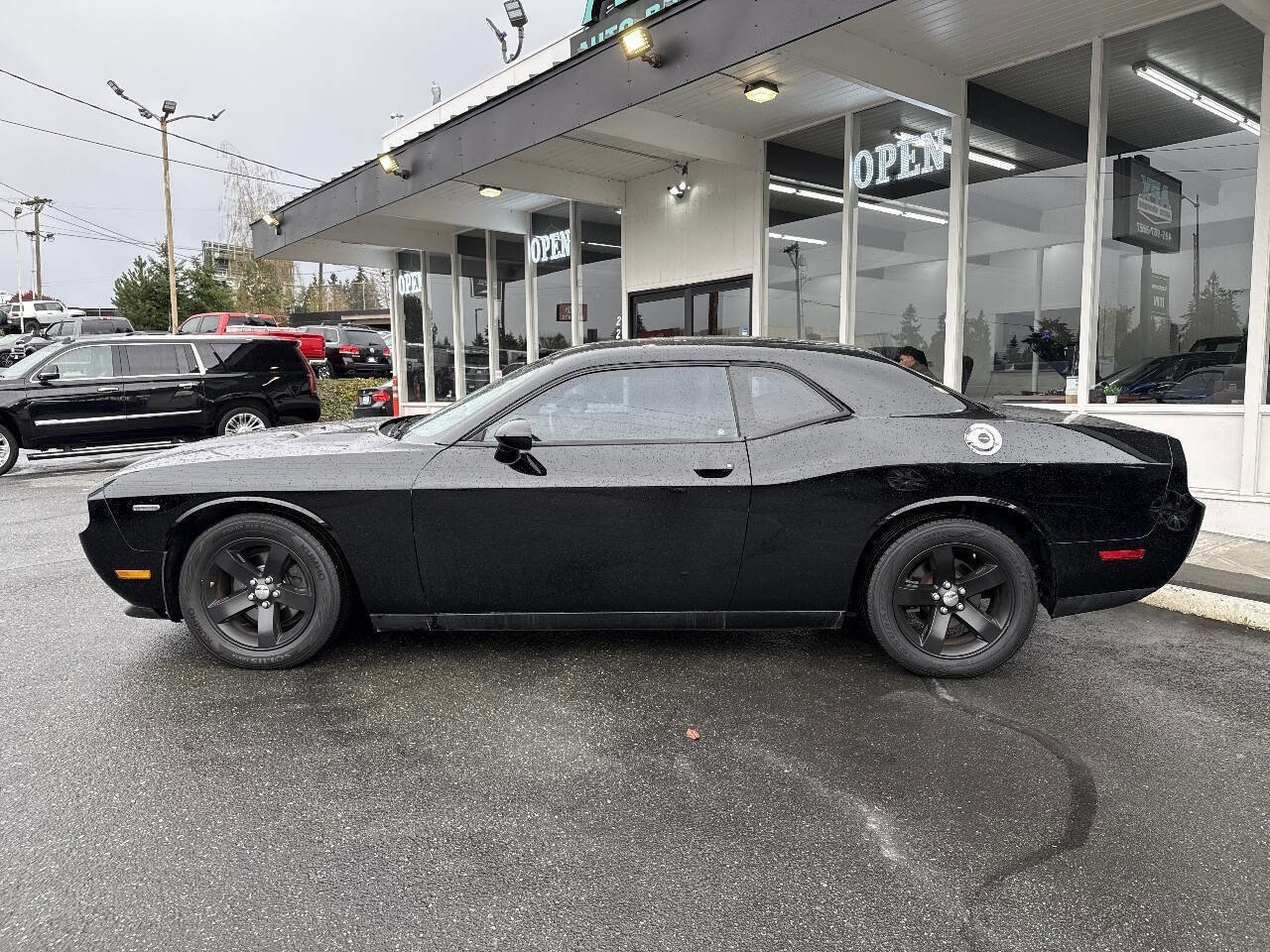 Used 2013 Dodge Challenger SXT w/ Sound Group RWD image 3