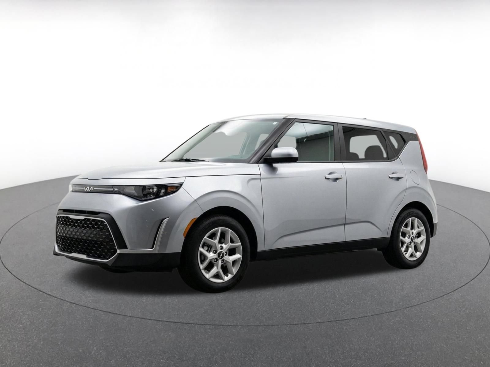Used 2025 Kia Soul LX w/ LX Technology Package FWD image 3