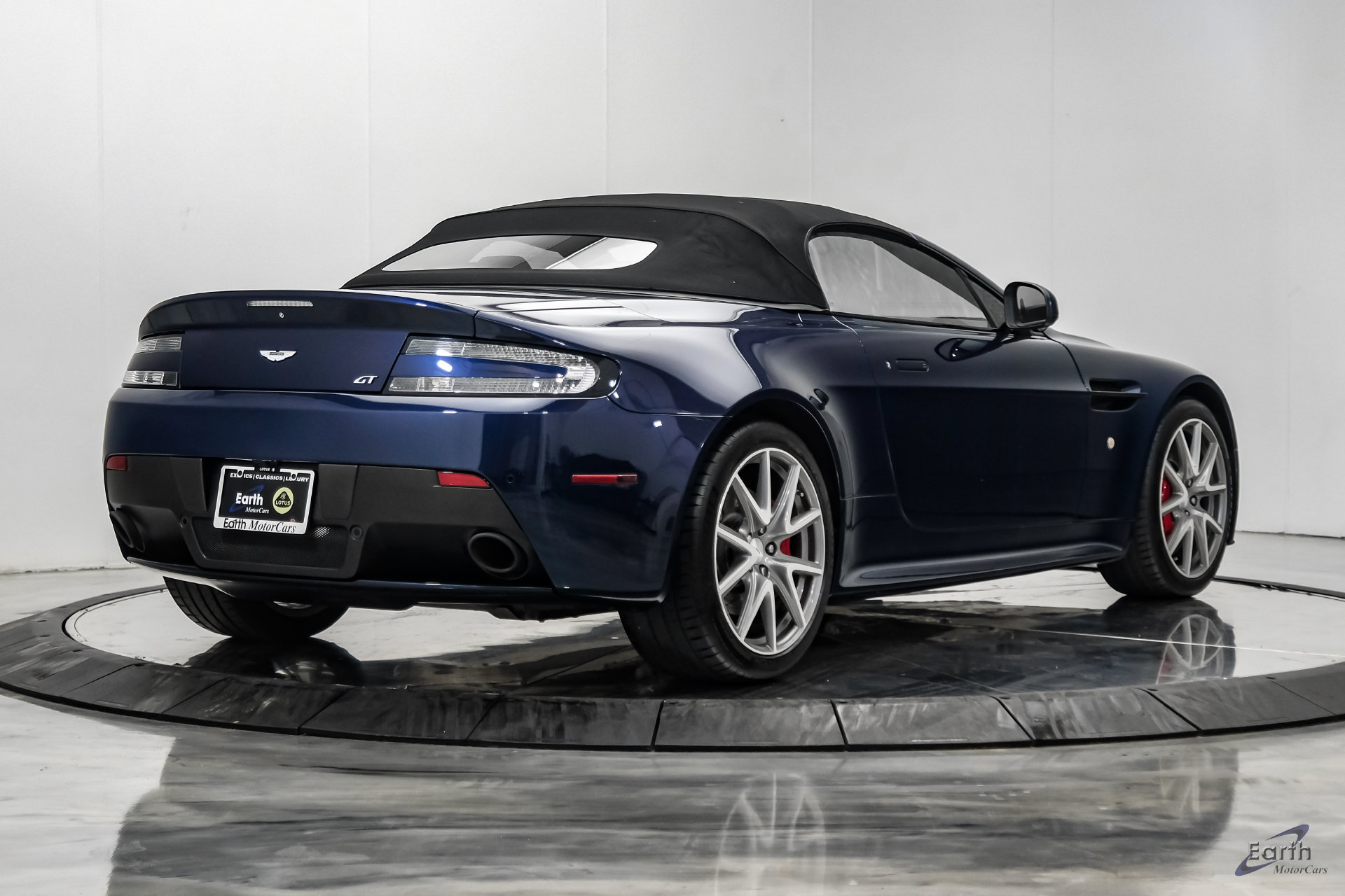 Used 2015 Aston Martin V8 Vantage GT RWD image 22