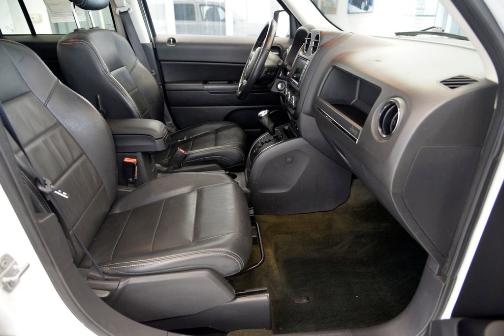 Used 2016 Jeep Patriot High Altitude AWD/4WD image 31