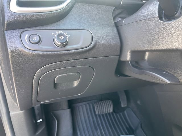 Used 2022 Chevrolet Trax LT w/ LT Convenience Package FWD image 23