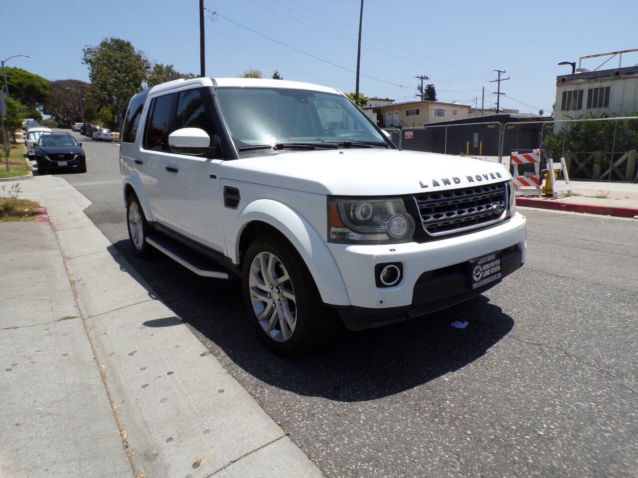 Used 2016 Land Rover LR4 HSE AWD/4WD image 2