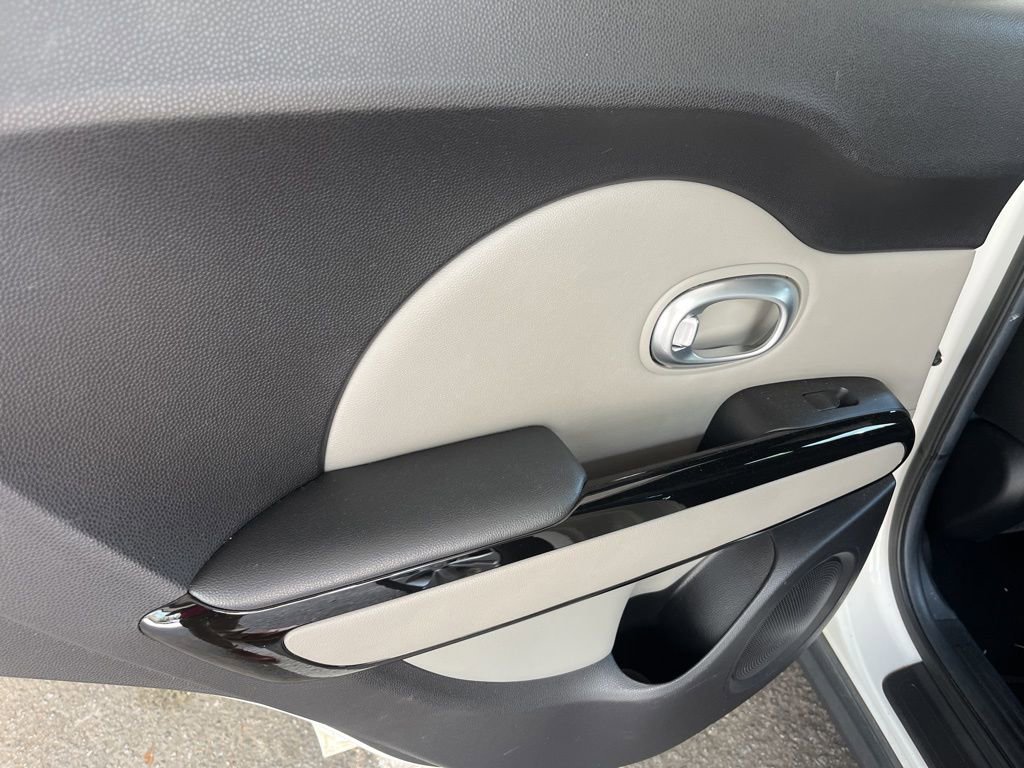 Used 2015 Kia Soul + w/ Audio Package image 12