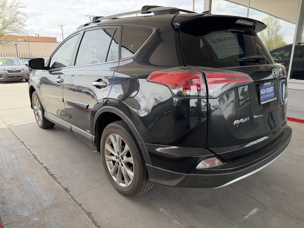 Used 2018 Toyota RAV4 Limited w/ Advanced Technology Package image 4
