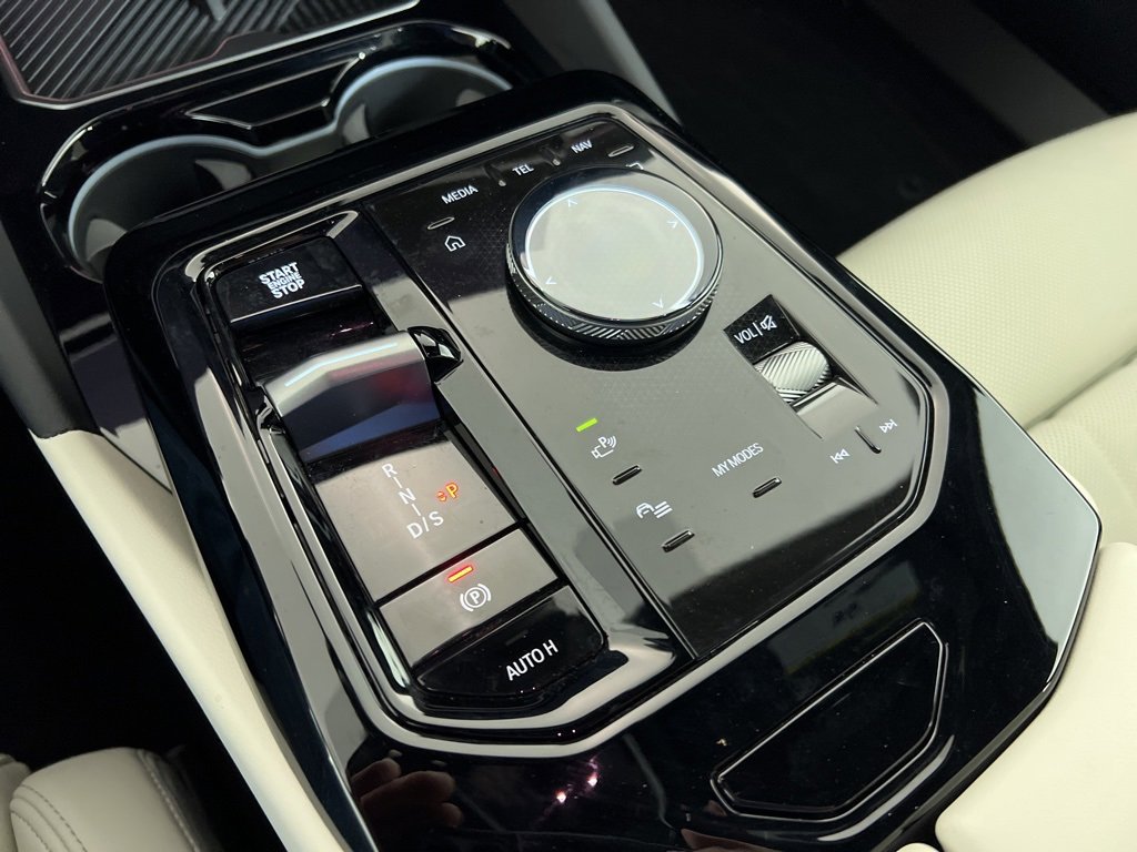 Used 2025 BMW 530i xDrive 530i xDrive w/ Premium Package image 18