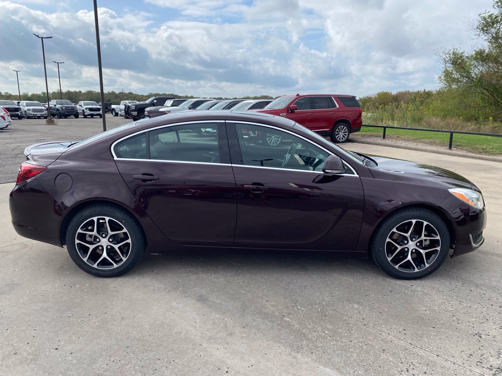 Used 2017 Buick Regal Sport Touring FWD image 6