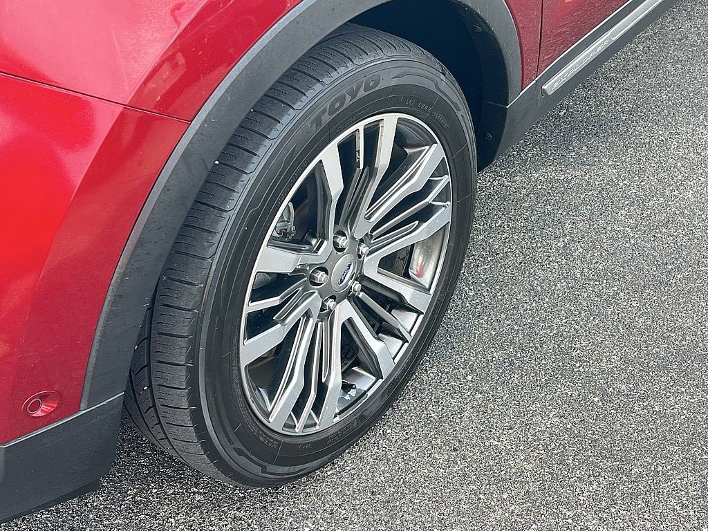 Used 2017 Ford Explorer Platinum image 9