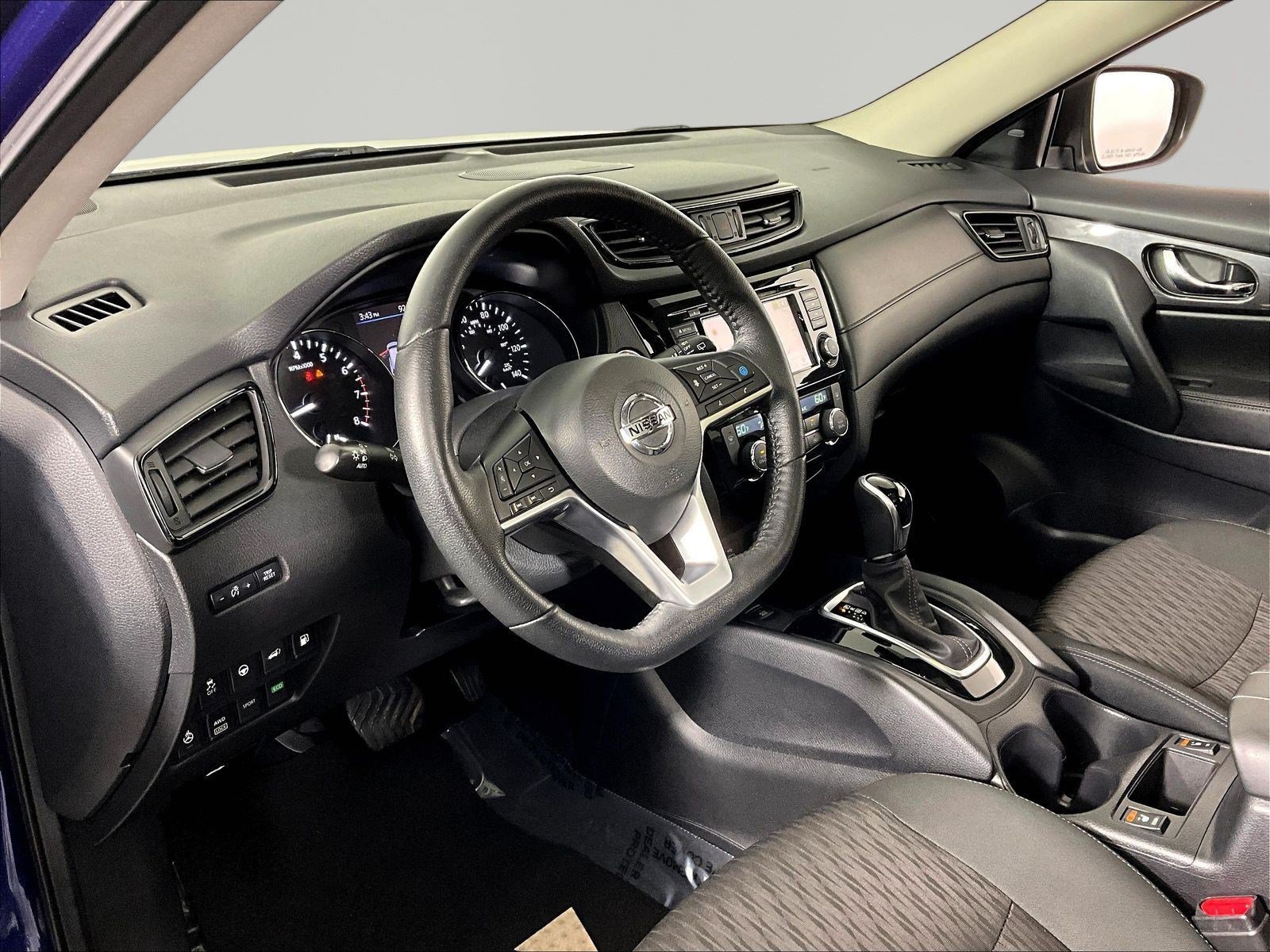 Used 2019 Nissan Rogue SV w/ Sun & Sound Touring Package AWD/4WD image 17