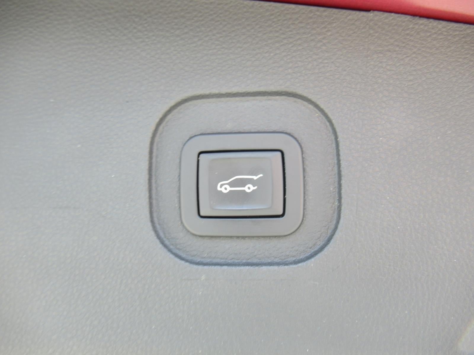 Used 2016 Chevrolet Equinox LTZ w/ Enhanced Convenience Package FWD image 33
