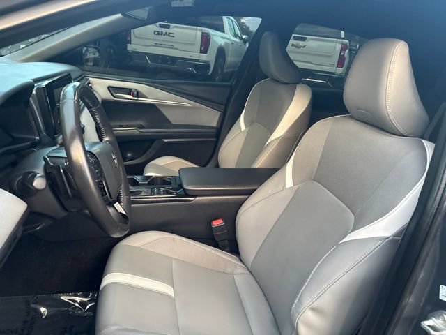 Used 2025 Toyota Camry SE w/ Convenience Package FWD image 14