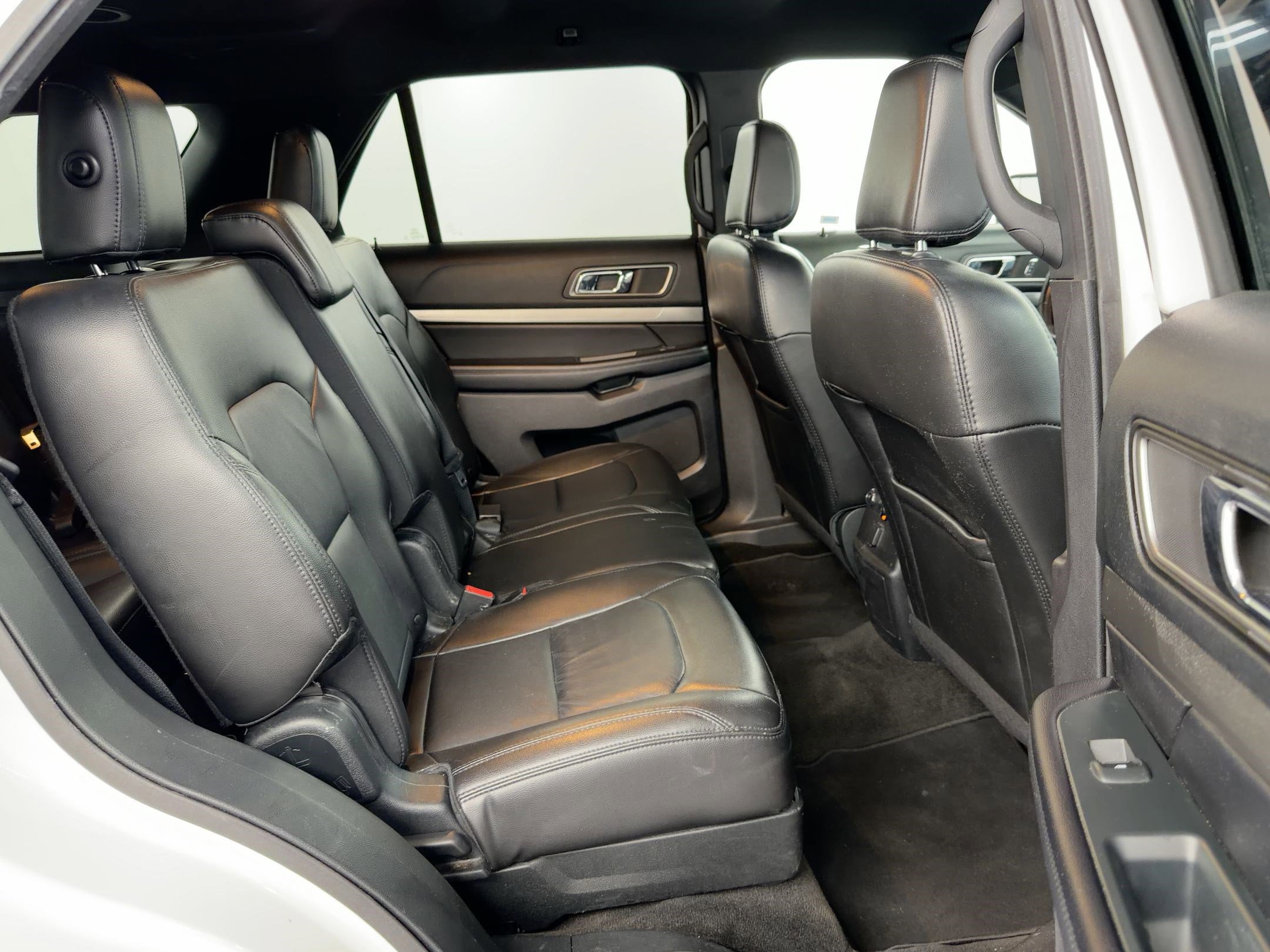 Used 2018 Ford Explorer XLT w/ Equipment Group 202A image 33