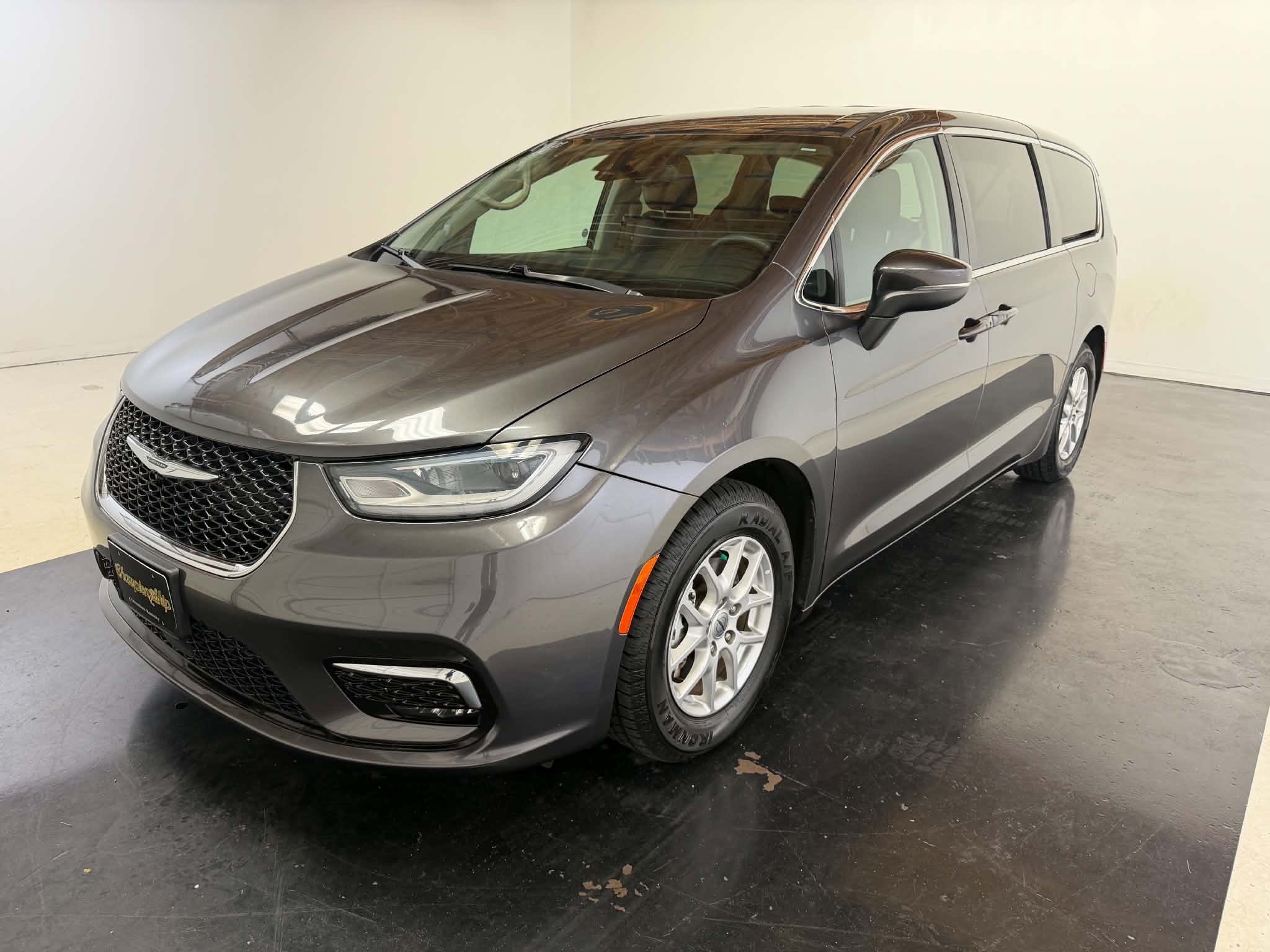 Used 2023 Chrysler Pacifica Touring-L FWD image 14