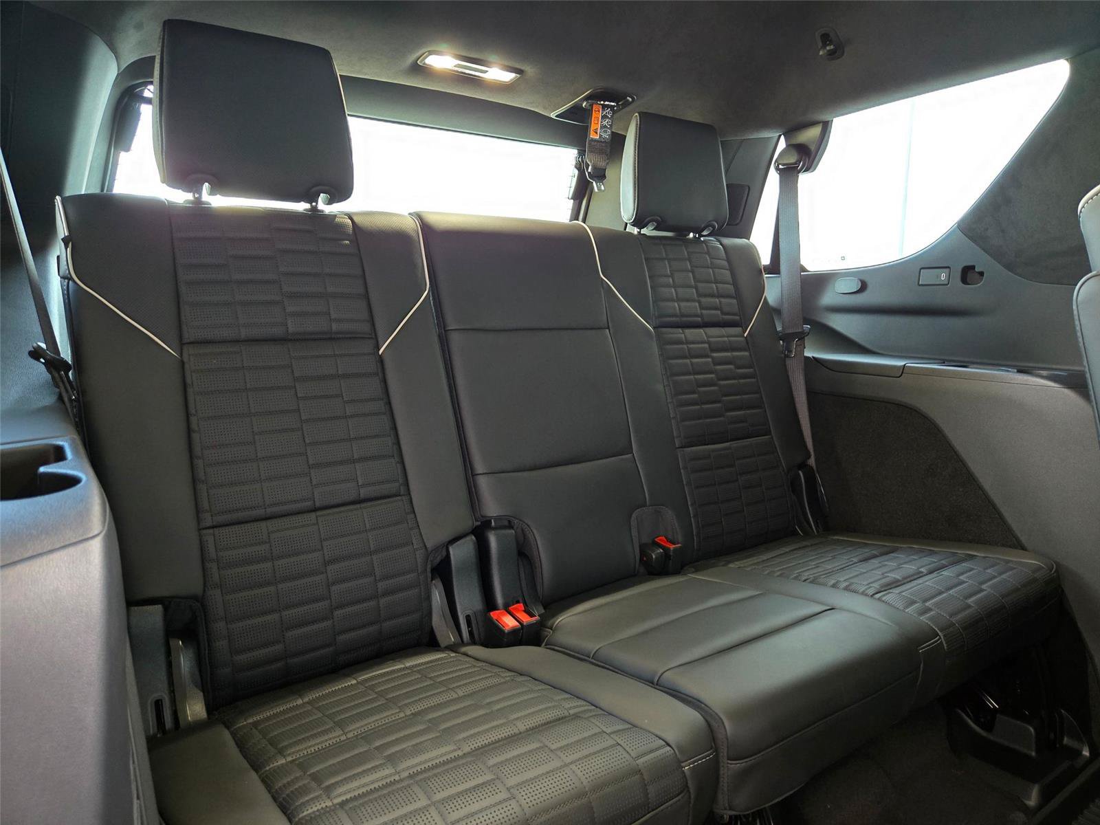 New 2026 Cadillac Escalade Platinum Sport w/ LPO, ONYX Package AWD/4WD image 33
