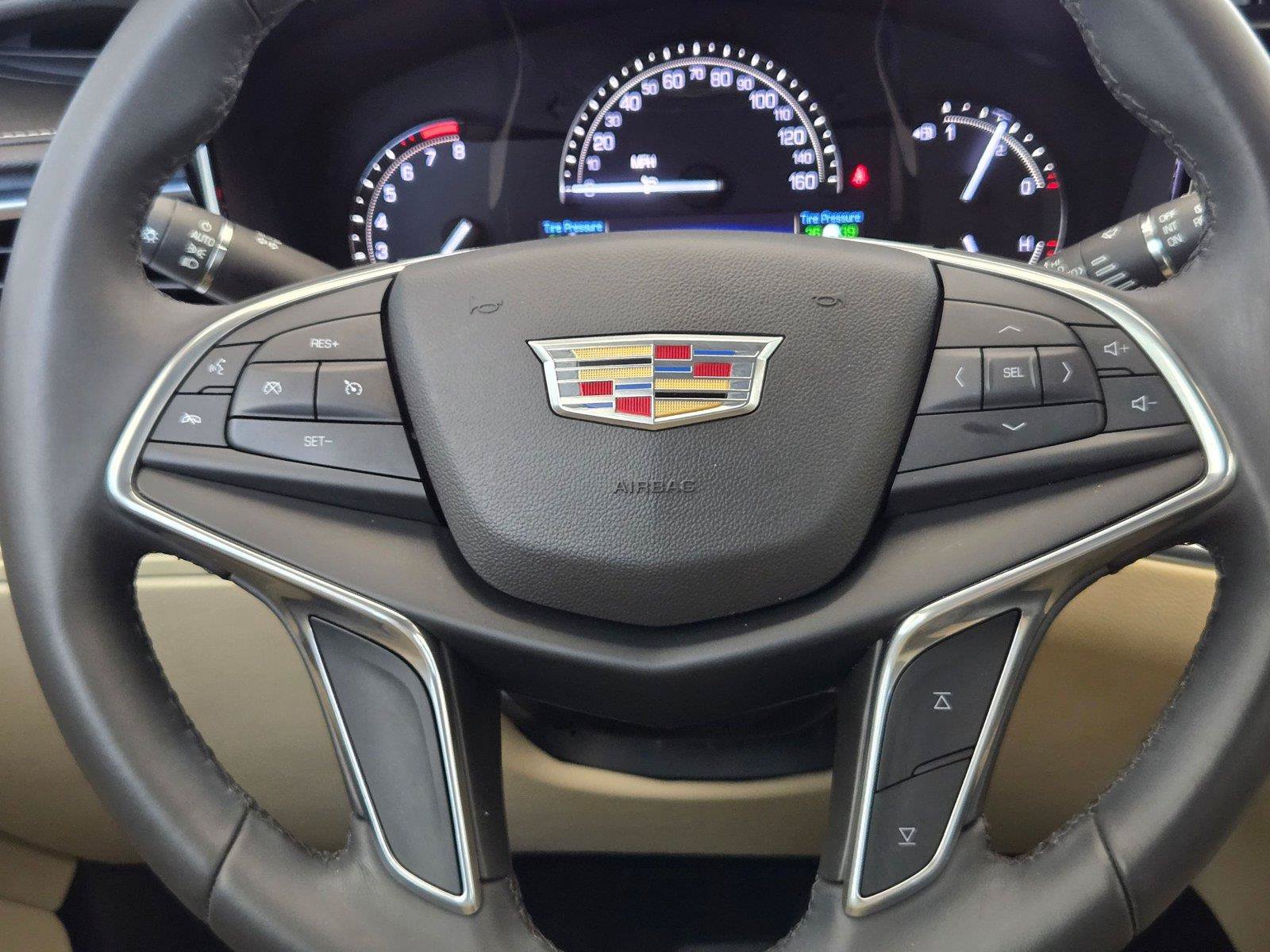 Used 2018 Cadillac XT5 FWD image 16