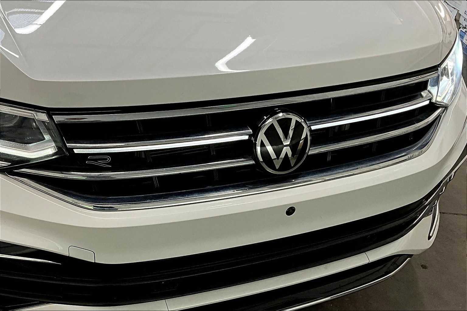 Used 2022 Volkswagen Tiguan SEL R-Line image 33