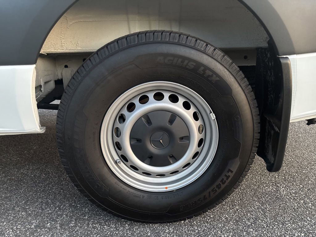 Used 2023 Mercedes-Benz Sprinter 144 Cargo image 12