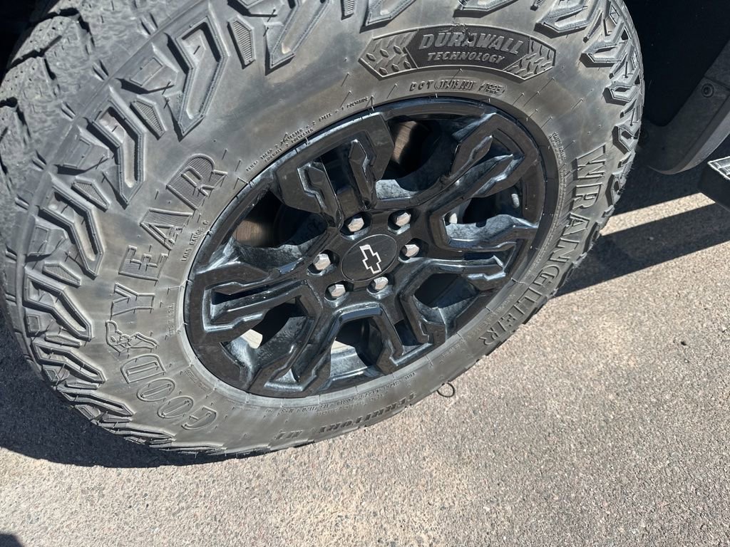 Used 2023 Chevrolet Silverado 1500 ZR2 w/ Technology Package image 2