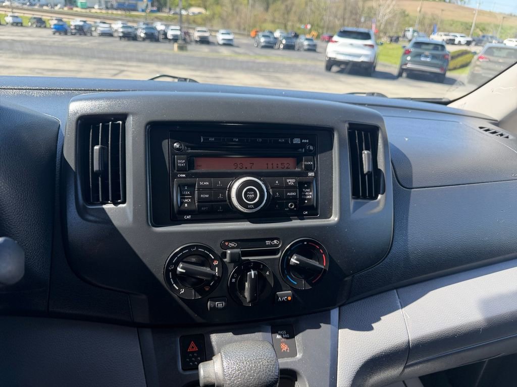 Used 2015 Chevrolet City Express LT image 18