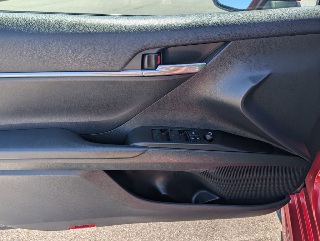 Used 2022 Toyota Camry SE w/ Cold Weather Package AWD/4WD image 14