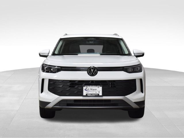 Used 2026 Volkswagen Tiguan SE AWD/4WD image 3