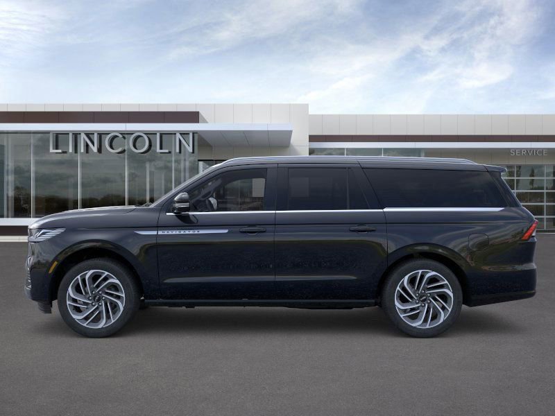 New 2025 Lincoln Navigator L Reserve image 3