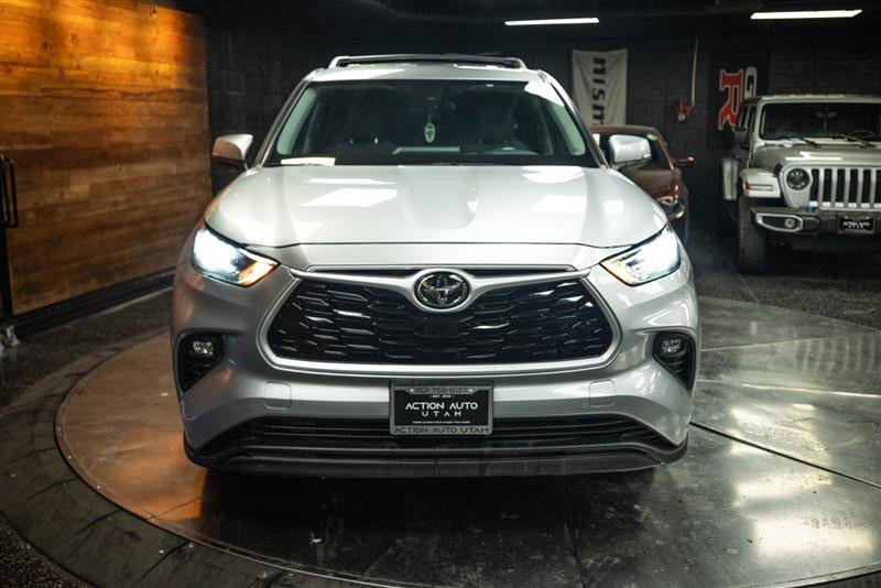 Used 2020 Toyota Highlander LE image 4